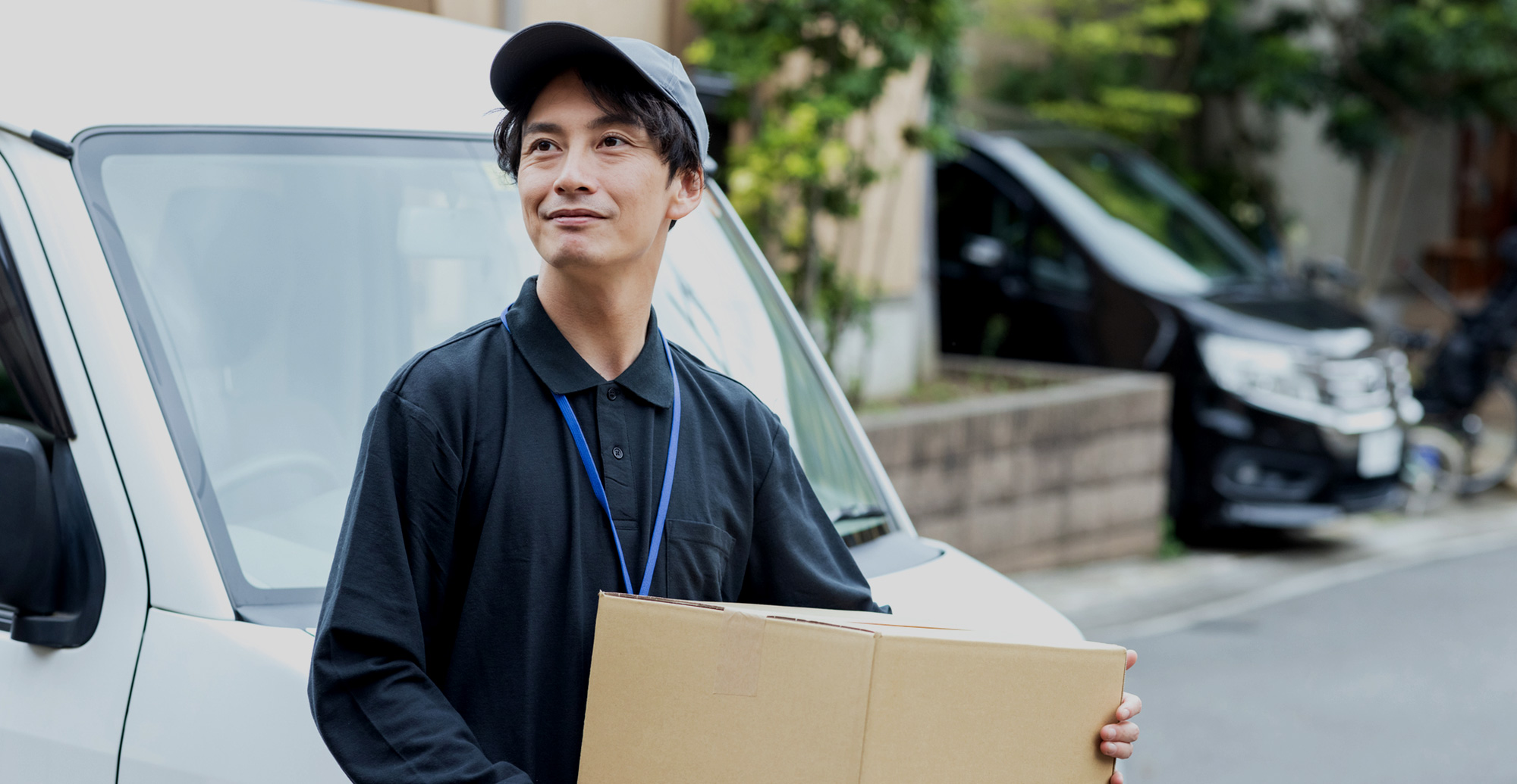 真っ直ぐに、丁寧に。 人と地域に、信頼を運ぶ軽配送