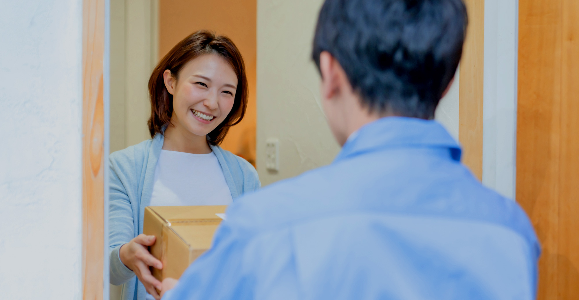 真っ直ぐに、丁寧に。 人と地域に、信頼を運ぶ軽配送
